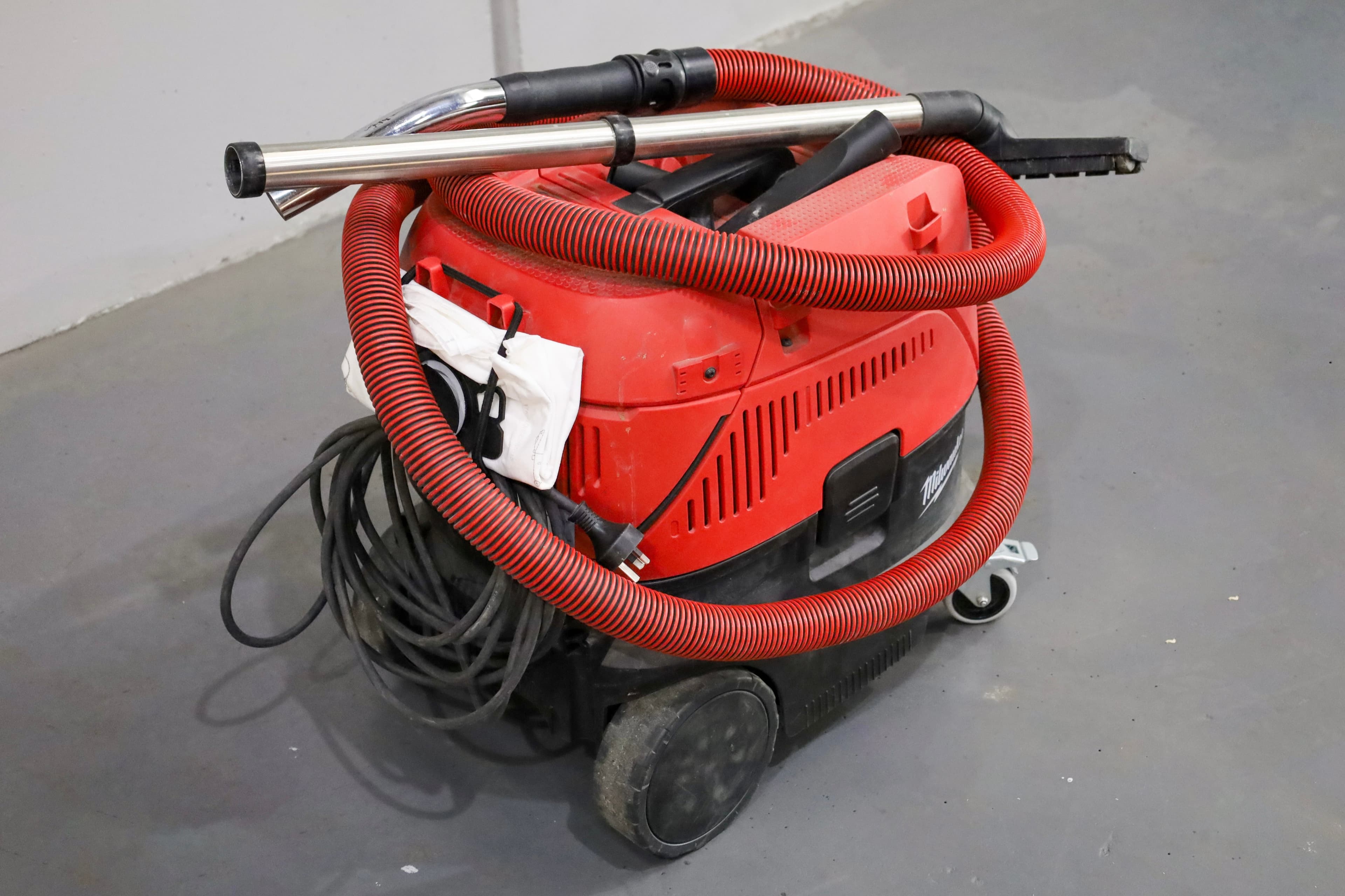 Milwaukee 30L M-Class Dust Extractor with Auto Clean Vacuum hire in Dandenong